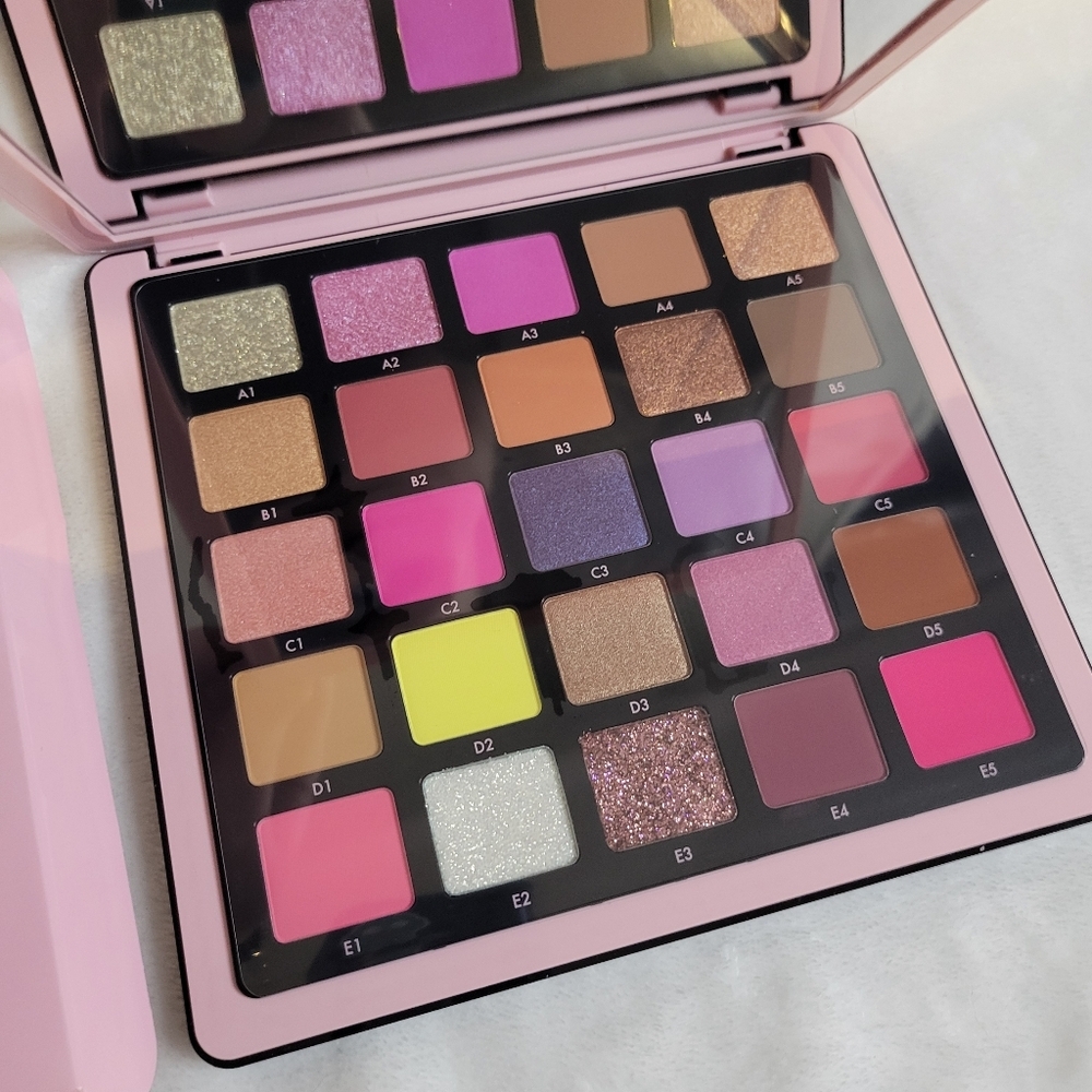 Anastasia Beverly Hills Norvina Pro Pigment Vol. 4 Eyeshadow Palette